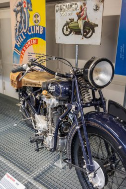 Prag, Çek Cumhuriyeti - 14 Ekim 2025: Praga BD 500 motosikleti, dört silindirli DOHC motoru ve güvenilirliğiyle bilinen, savaş öncesi sembolik Çekoslovak motosiklet. 1929 'dan 1933' e kadar üretildi..
