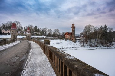 Çek Cumhuriyeti 'nin en güzel barajının manzarası Les Krlovstv Bir kış sabahı