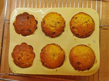 Fırında ev yapımı kek pişiriyorum. Adım 2.