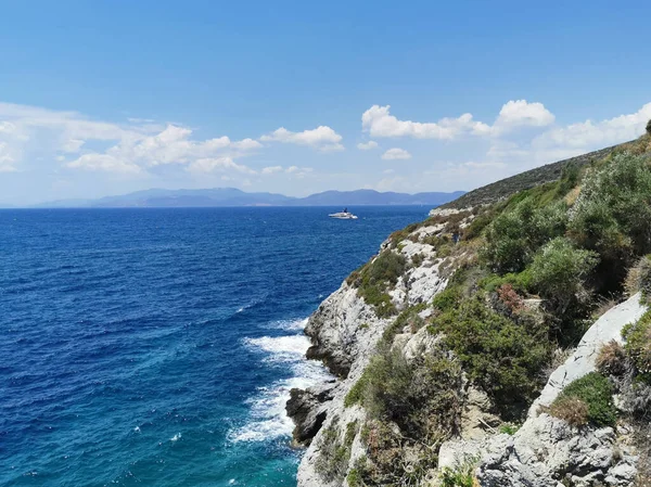 Panoramatický Výhled Malebnou Krajinu Útesy Modré Egejské Moře Zeleně Krocan — Stock fotografie