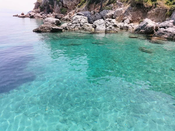 Prachtig Uitzicht Azuurblauwe Kust Kliffen Egeïsche Zee Turkije Kusadasi — Stockfoto