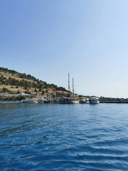 Seashore Met Boten Turkije Kusadasi — Stockfoto