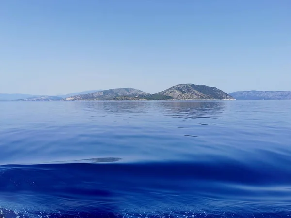 Прекрасный Вид Горы Голубое Море Солнечный День Кушадасы Турция — стоковое фото