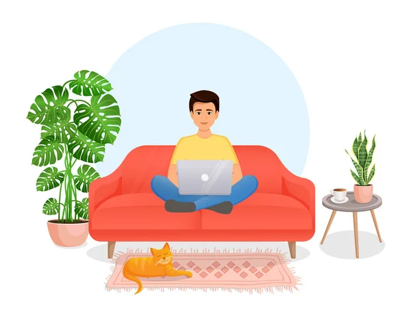 男は猫とノートパソコンを持って部屋のソファに座っている フリーランスのフラットベクトルイラスト 自宅での仕事 オフィス ソーシャルネットワークでのリモートワークとコミュニケーション — ストックベクタ