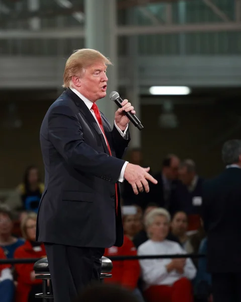 Des Moines, Αϊόβα, 11 Δεκεμβρίου 2015: Donald Trump μιλάει για πλήθος — Φωτογραφία Αρχείου