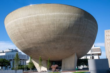 Albany, New York 'taki Nelson Rockefeller Empire State Plaza manzarası. New York Eyalet Kongre Binası 45 derecelik açıyla görülüyor.. 