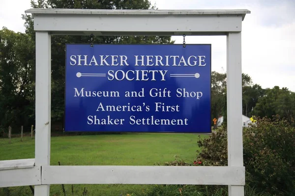 ABD 'deki ilk Shaker yerleşim yerindeki binalar ve insanlar, Ulusal Tarihi bir yer.. 