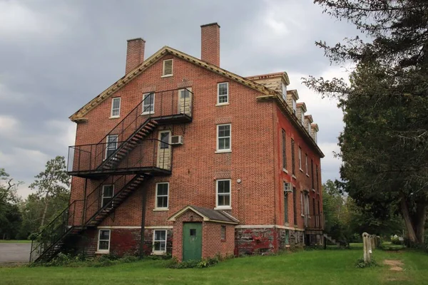 ABD 'deki ilk Shaker yerleşim yerindeki binalar ve insanlar, Ulusal Tarihi bir yer.. 