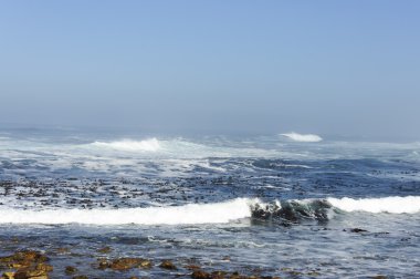 Deniz manzara mavi gökyüzü arka plan ile