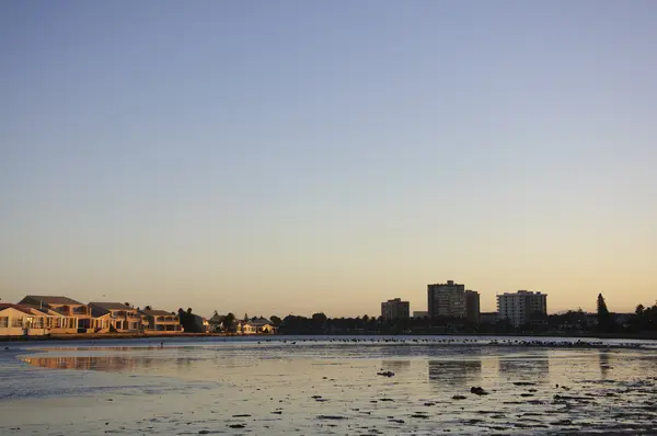 Paisagem à beira-mar pela manhã — Fotografia de Stock