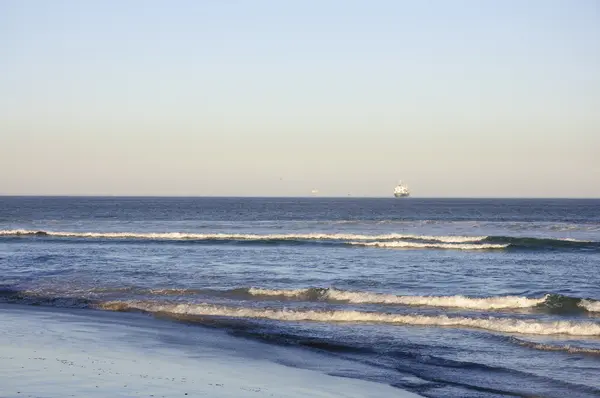 Paisagem à beira-mar pela manhã — Fotografia de Stock