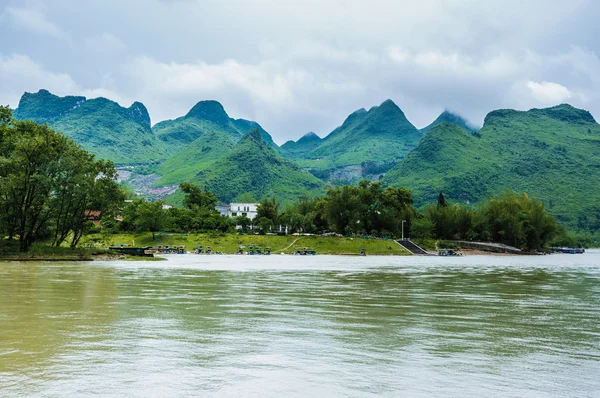 Montagne e paesaggi fluviali Li — Foto Stock