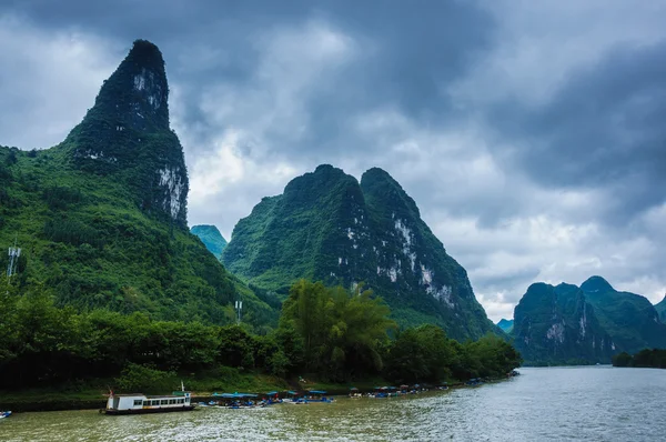 Montañas y paisajes del río Li —  Fotos de Stock