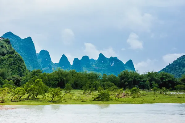 Montañas y paisajes del río Li —  Fotos de Stock