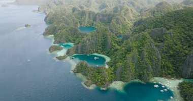 Coron 'da göl ve Barakuda Gölü, üst manzara. Palawan, Filipinler.