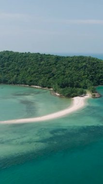 Tropik beyaz kumsal ve turkuaz su, yukarıdan manzara. Ko Tae Nai. Ko Pha Ngan, Tayland.