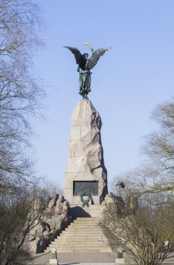 Tallinn, Estonya - 12 Nisan 2016: Russalka Memorial Amandus Adamson, 7 Eylül 1902 tarihinde batan Rus savaş gemisi Rusalka dokuzuncu yıldönümünde dikilen göre heykel bir bronz abidesi.