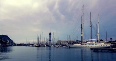 Yat limanına, Barselona, İspanya. Akşam Yat Limanı Timelapse