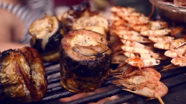 Mackerel and shrimps cooked on grill. Mackerel fish grilled on barbecue — Stock Video