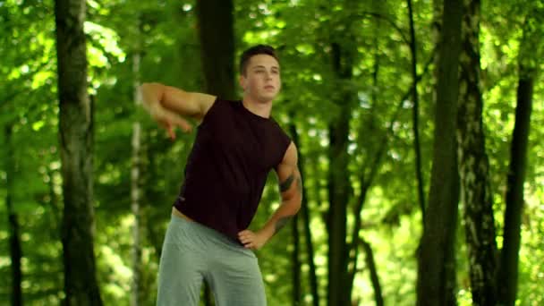 Man stretching outdoor. Fit boy doing stretching exercise at morning — Stock Video