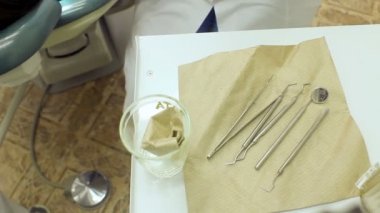 Diş hekimi al diş aletleri diş dolap. Tıbbi araç kümesi