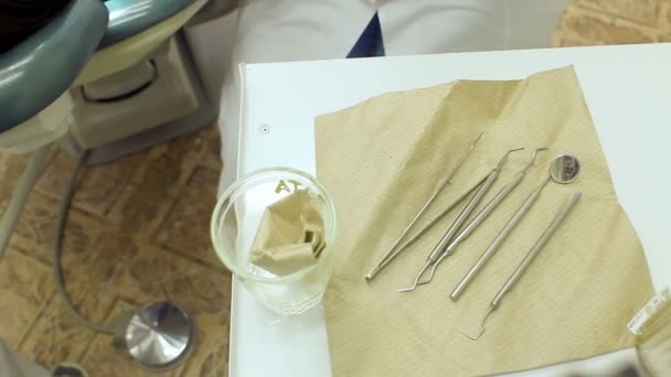 Dentist take dental instruments in dental cabinet. Set of medical instruments — Stock Video