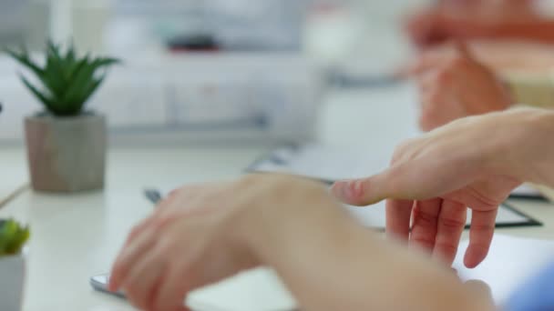 Man hands using green screen tablet indoors. Unknown person touching screen. — Stock Video