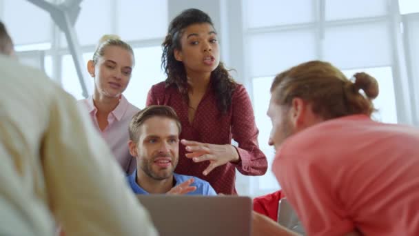 Successful people working laptop office. Creative colleagues discussing ideas. — Stock Video