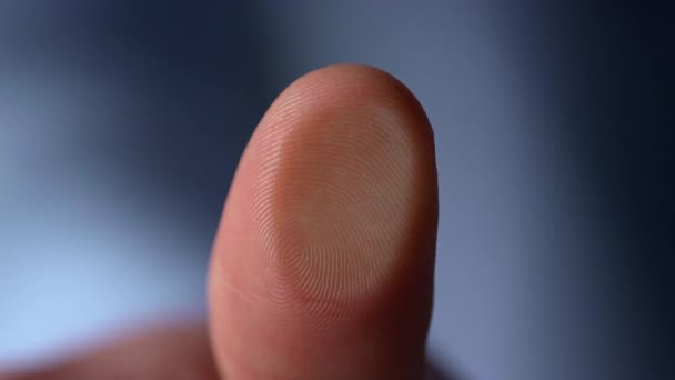 Marco video of fingerprint on glass surface indoors.Man thumprint on windowpane — стоковое видео