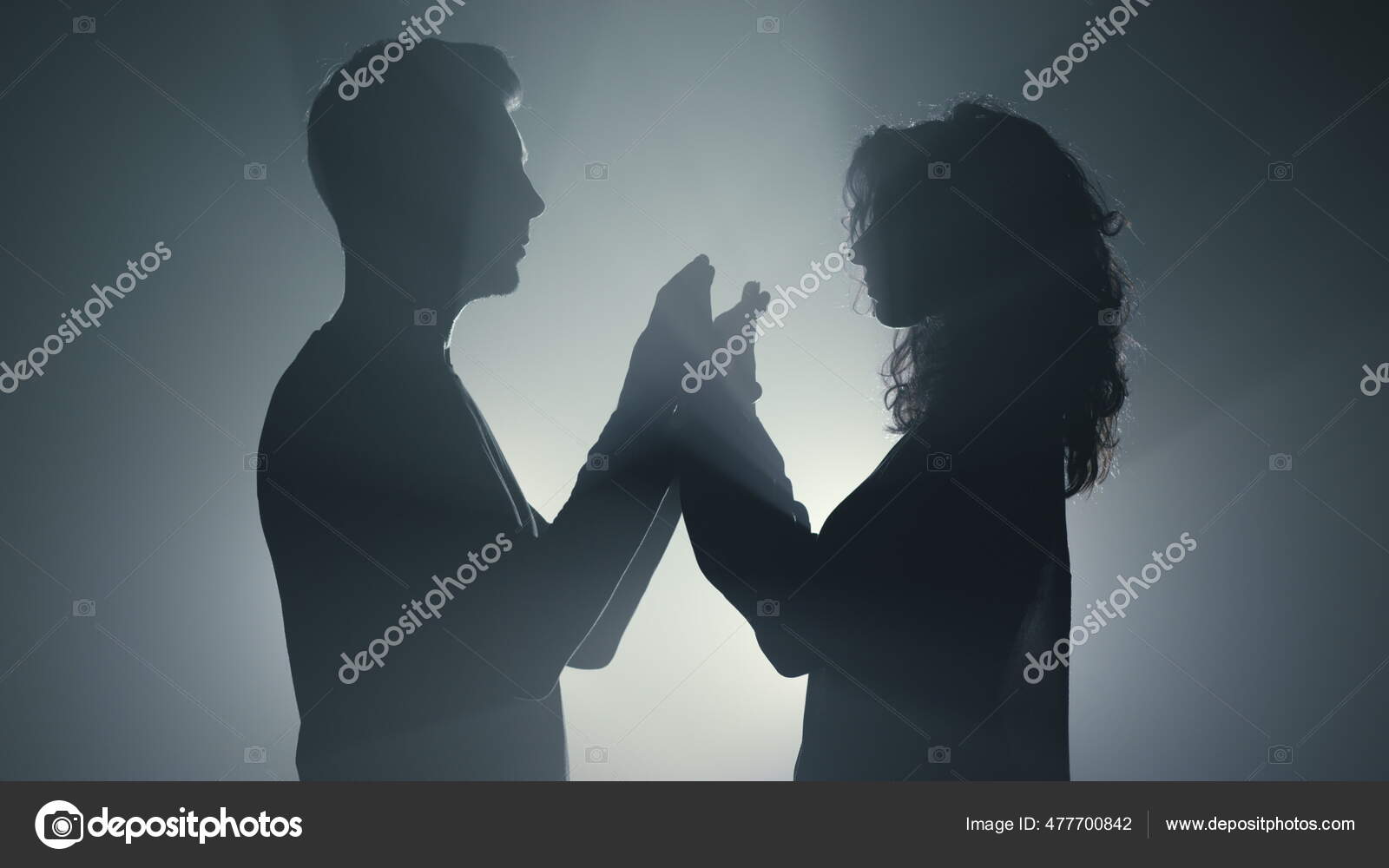 손을 잡는 실루엣