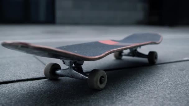 Skate conceitual para atividade esportiva ativa conceito de estilo de vida de rua — Vídeo de Stock