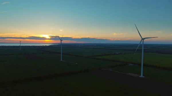 Windmills producing energy in rural landscape. Wind turbines generating power — Stock Photo, Image