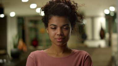 Afrikalı iş kadını portresi, kendine güvenen iş kadını