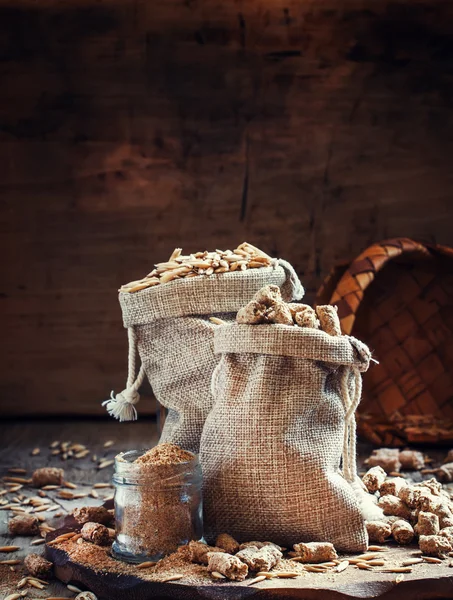 Farelo de aveia e grãos, aveia moída — Fotografia de Stock