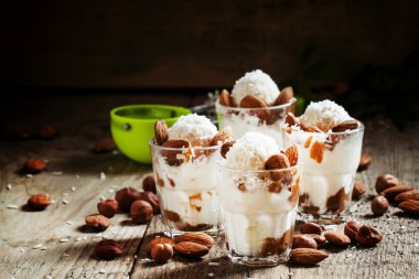 Vanilyalı dondurma ile Tatlı