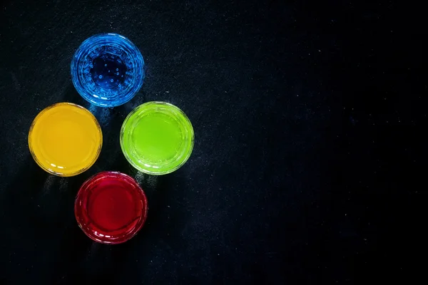 Multi-colored cocktails on a dark background — Stock fotografie