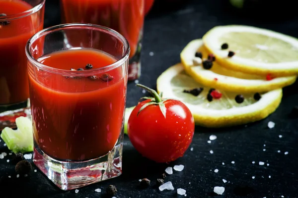 Tomato cocktail with tomatoes — Stock Photo, Image
