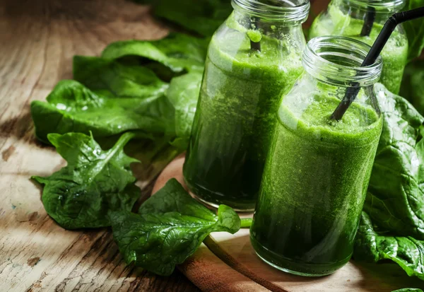 Healthy spinach smoothies — Zdjęcie stockowe