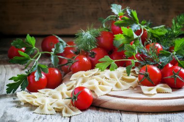 İtalyan kuru pasta farfalle yay şeklinde 