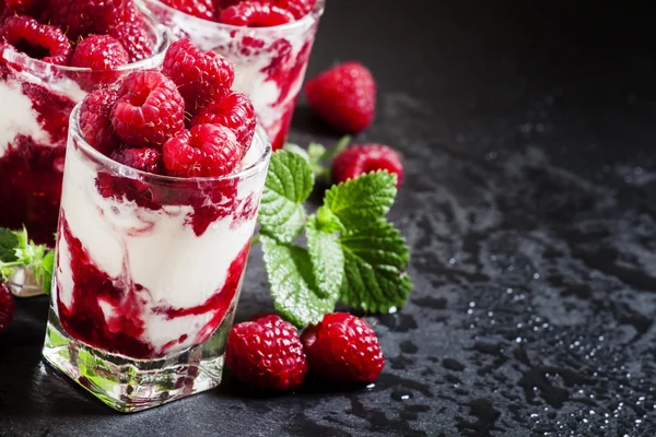 나무 딸기 아이스크림, 딸기, 민트 — 스톡 사진