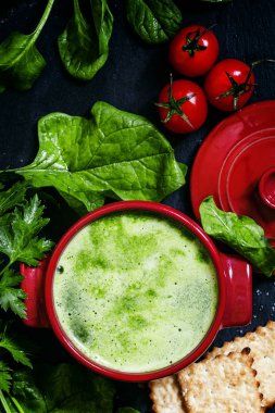 Yararlı sağlıklı ıspanak çorbası 