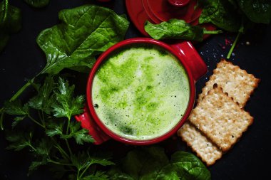 Yararlı sağlıklı ıspanak çorbası 
