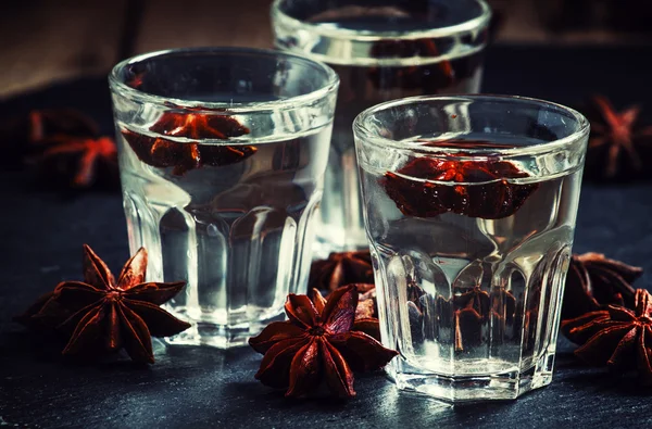 Kraamanijs, wodka gemaakt van anijs — Stockfoto