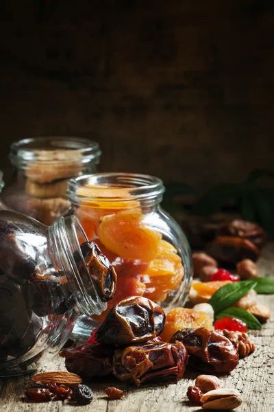 Dates séchées dans un bocal en verre — Photo