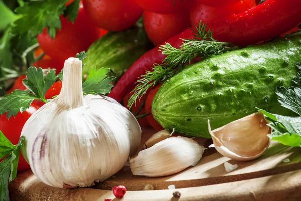 Česnek, zeleninu, bylinky, vegetariánské jídlo — Stock fotografie