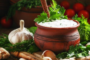 Beyaz sarımsak sosu