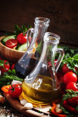 Zeytinyağı ve sürahi balsamik sirke