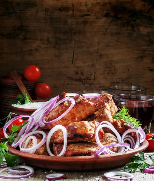 Shish kebab y vino tinto, cena casera —  Fotos de Stock