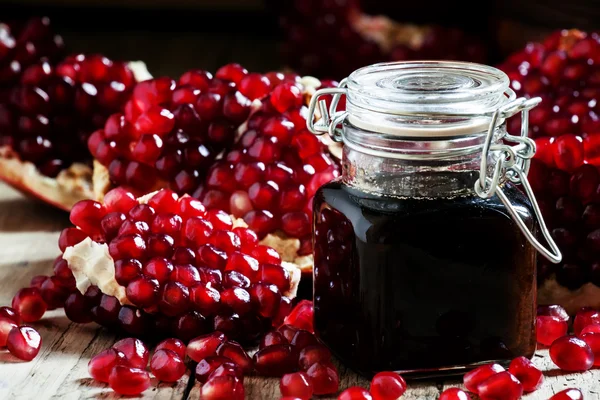 Granátové jablko marmeláda, čerstvé granátového jablka — Stock fotografie