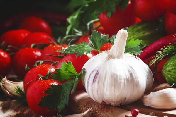 Knoblauch, Gemüse, Kräuter, vegetarisches Essen — Stockfoto